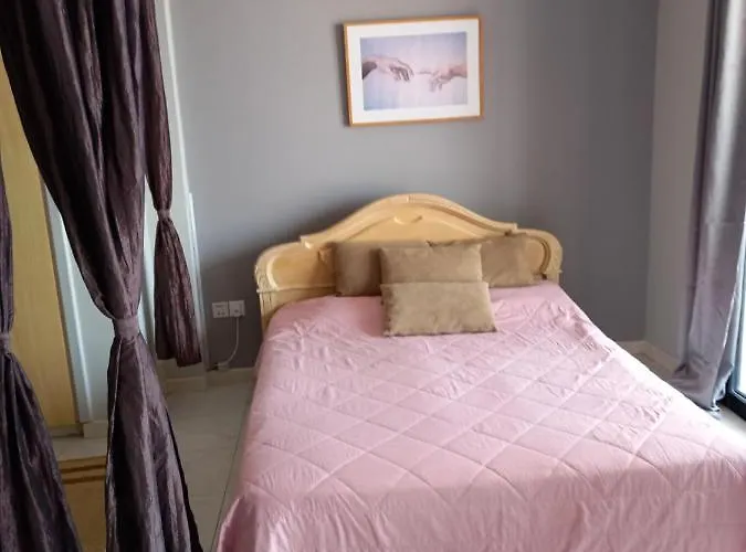 Old Town Apartment *